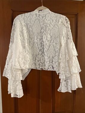 Leith White Floral Lace Ruffle Sleeve Blouse